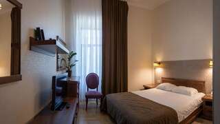 Отель Hotel Star Мукачево Стандартный двухместный номер с 1 кроватью-1